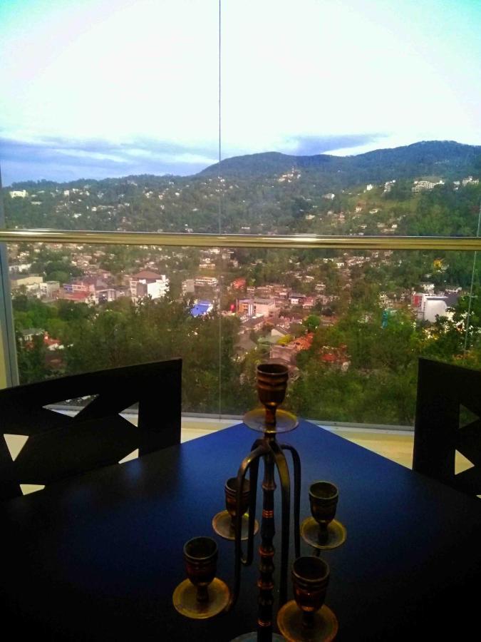Готель Sky Valley Канді Екстер'єр фото